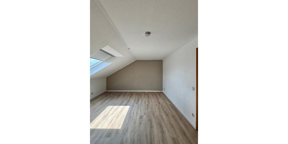 Dachgeschoßwohnung Haan - 2.5 Zimmer, 100 m&sup2;, 790&euro; | Angebot:25784474