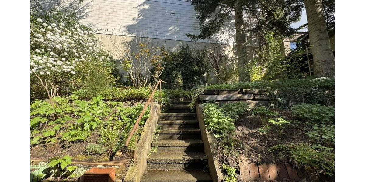 Einfamilienhaus Essen Bergerhausen - 8 Zimmer, 180 m&sup2;, 440.000&euro; | Angebot:26583846
