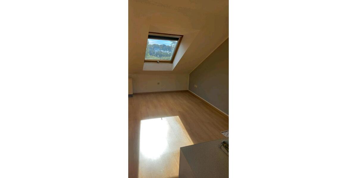 Dachgeschoßwohnung Solingen Höhscheid - 1 Zimmer, 36 m&sup2;, 400&euro; | Angebot:27543473