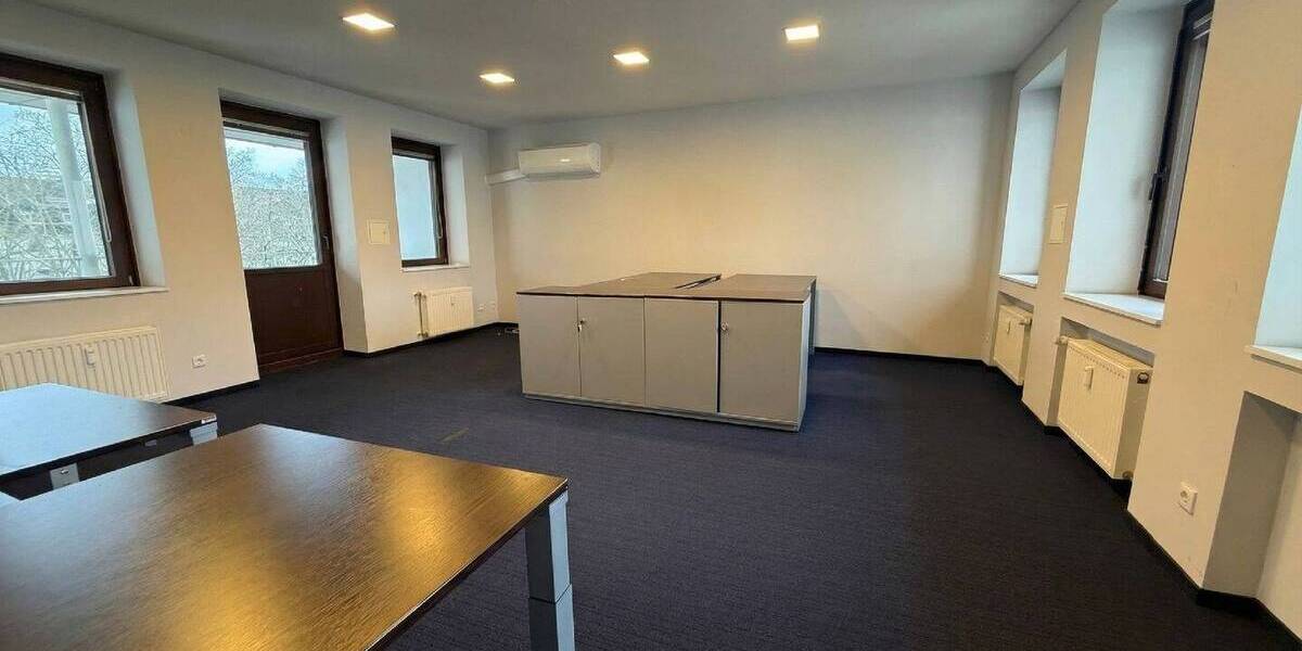 Gewerbeobjekt Krefeld Stadtmitte - 6 Zimmer, 425 m&sup2;, 5.600&euro; | Angebot:25926412