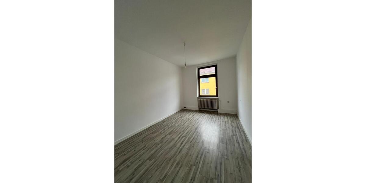 Etagenwohnung Wuppertal Gemarkung Langerfeld - 5 Zimmer, 125 m&sup2;, 1.000&euro; | Angebot:26134846