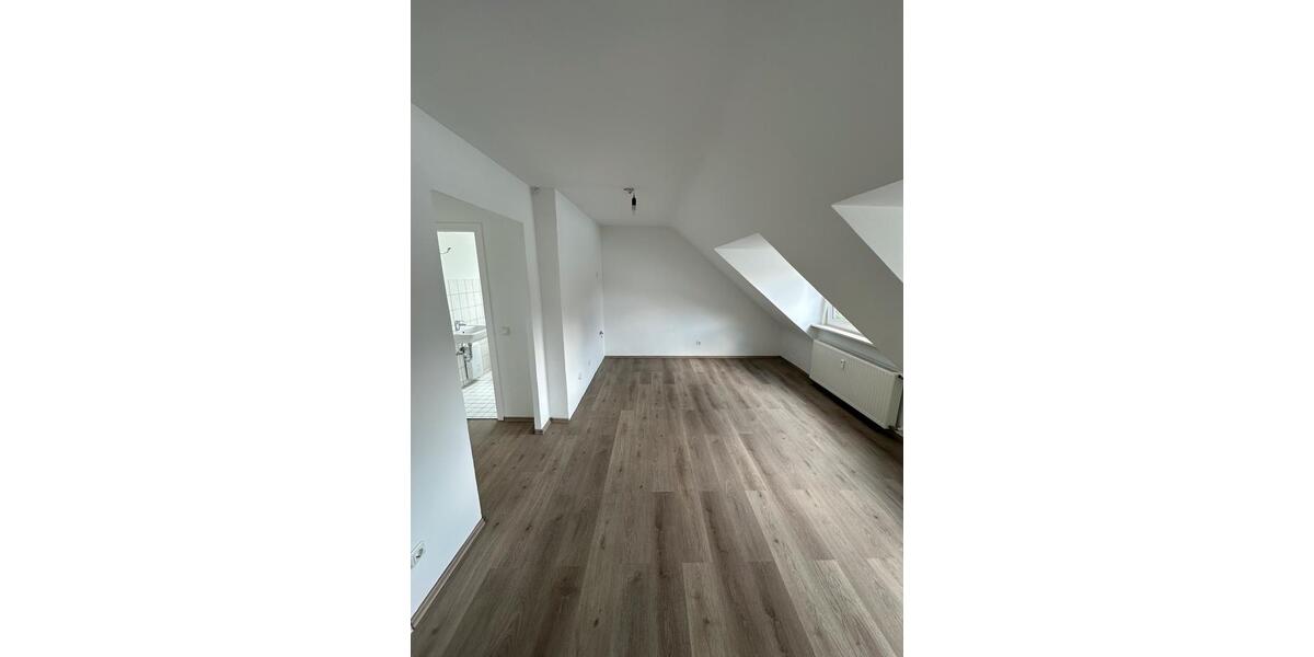 Dachgeschoßwohnung Essen Stadtbezirk IV - 1 Zimmer, 26 m&sup2;, 400&euro; | Angebot:27557461