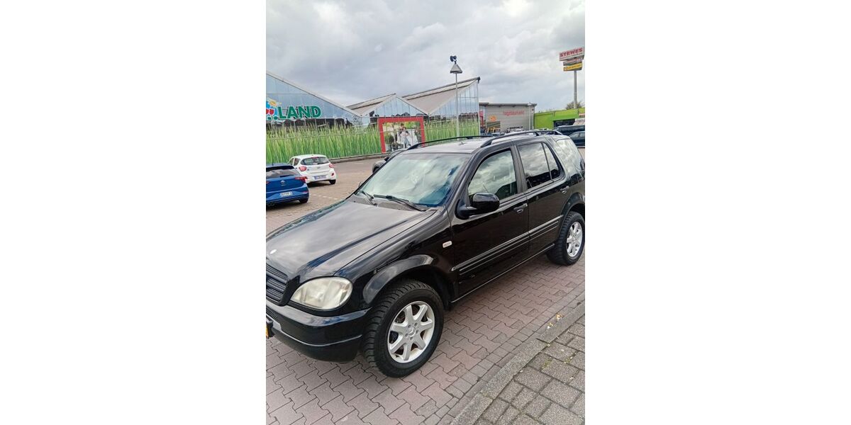 Mercedes-Benz ML 430 319.000 km 5.000 &euro; Duisburg 47051