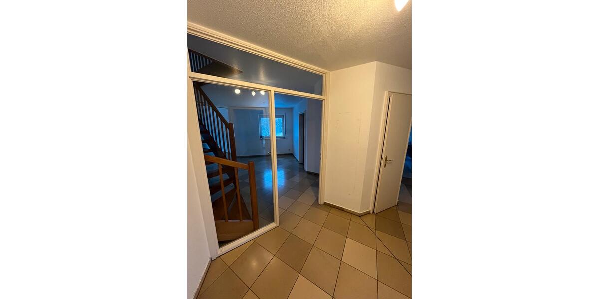 Maisonettenwohnung Moers Schwafheim - 4 Zimmer, 141 m&sup2;, 1.400&euro; | Angebot:25929418