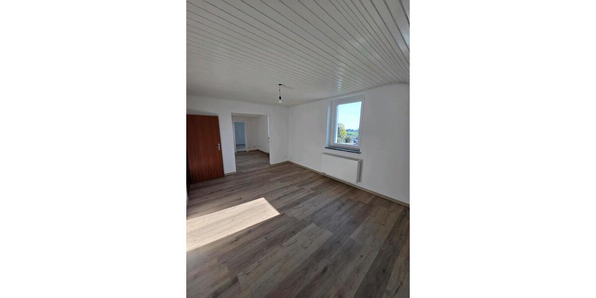 Etagenwohnung Solingen Mitte - 3 Zimmer, 70 m&sup2;, 680&euro; | Angebot:25933003