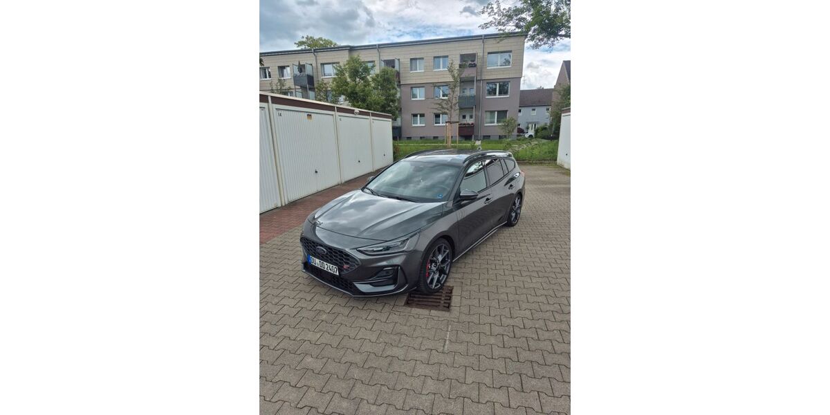 Ford Focus 16.000 km 34.490 &euro; Duisburg 47249