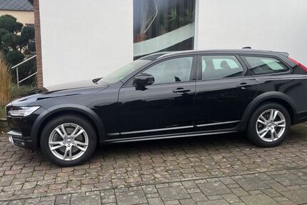 Volvo V90 Cross Country 54.000 km 32.500 &euro; Mettmann 40822