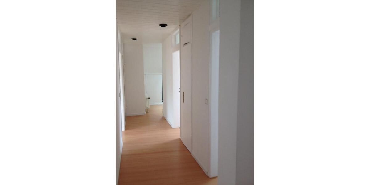 Dachgeschoßwohnung Duisburg Essenberg - 4 Zimmer, 83 m&sup2;, 550&euro; | Angebot:25378652