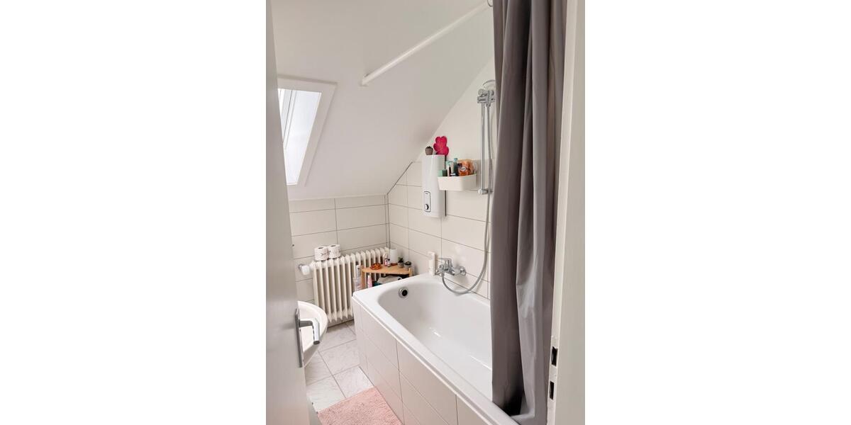 Dachgeschoßwohnung Essen Stadtbezirk IX - 2.5 Zimmer, 60 m&sup2;, 570&euro; | Angebot:25875982