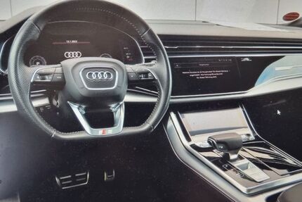Audi Q8 204.200 km 39.990 &euro; Düsseldorf 40221