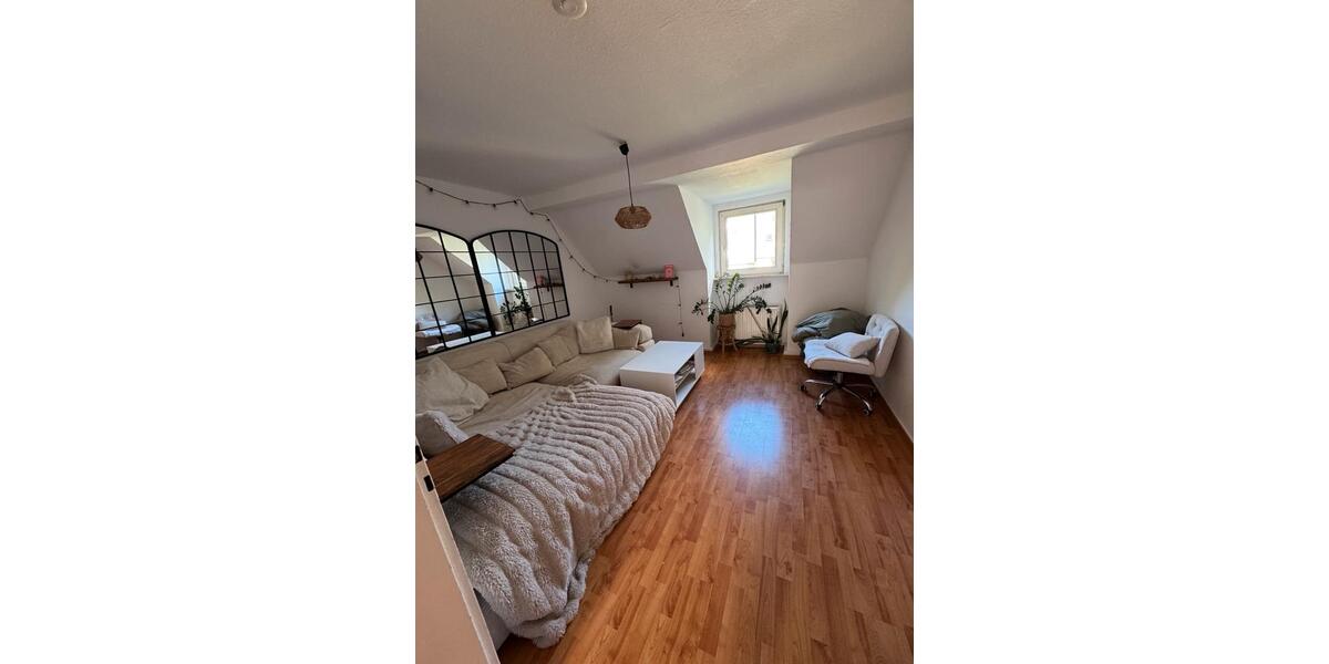 Dachgeschoßwohnung Essen Stadtbezirk III - 3 Zimmer, 60 m&sup2;, 650&euro; | Angebot:27539477
